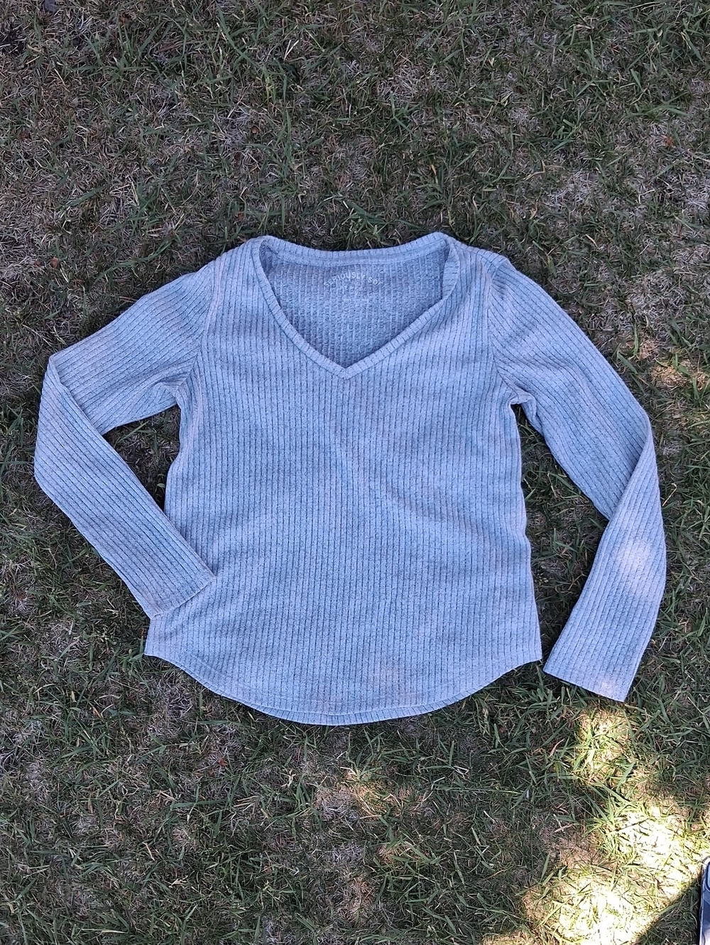 Women's Light Gray Ribbed V-Neck Long Sleeve Tee